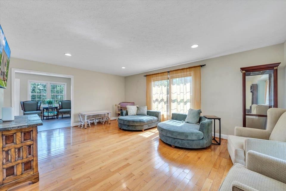 20 Wood Ridge Drive, photo 5 of 40