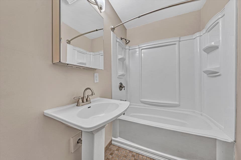 215 S Hill Dr, photo 17 of 37