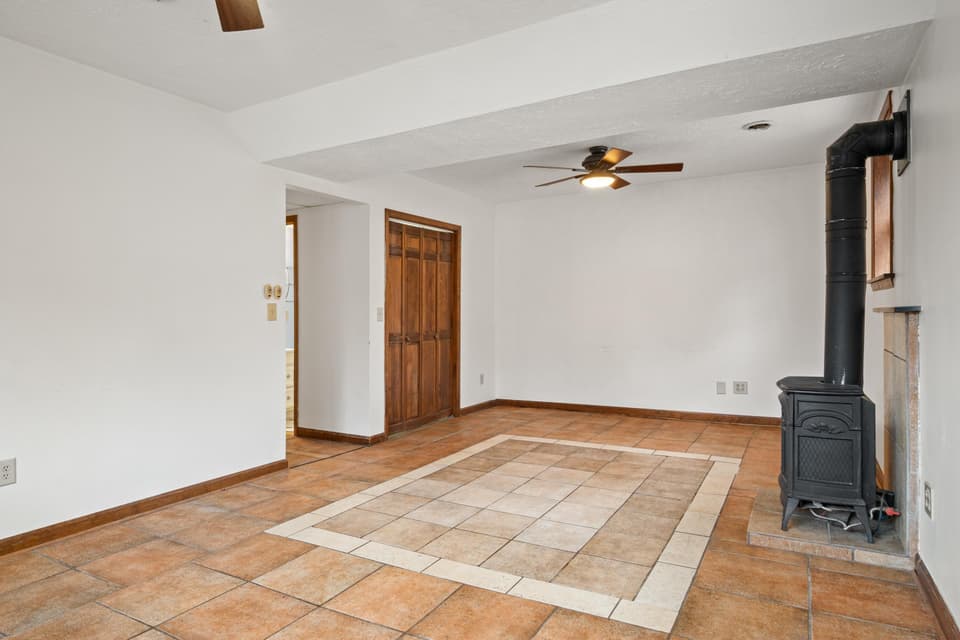 405 Overland Drive, photo 25 of 40