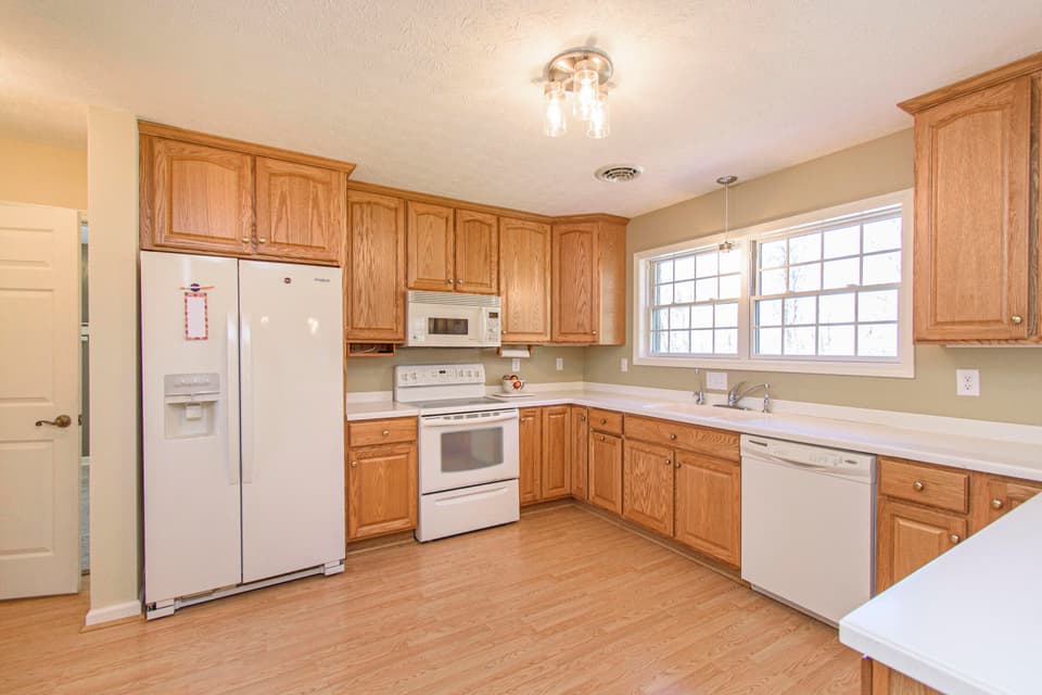 1130 Cassatt Ln, photo 15 of 39