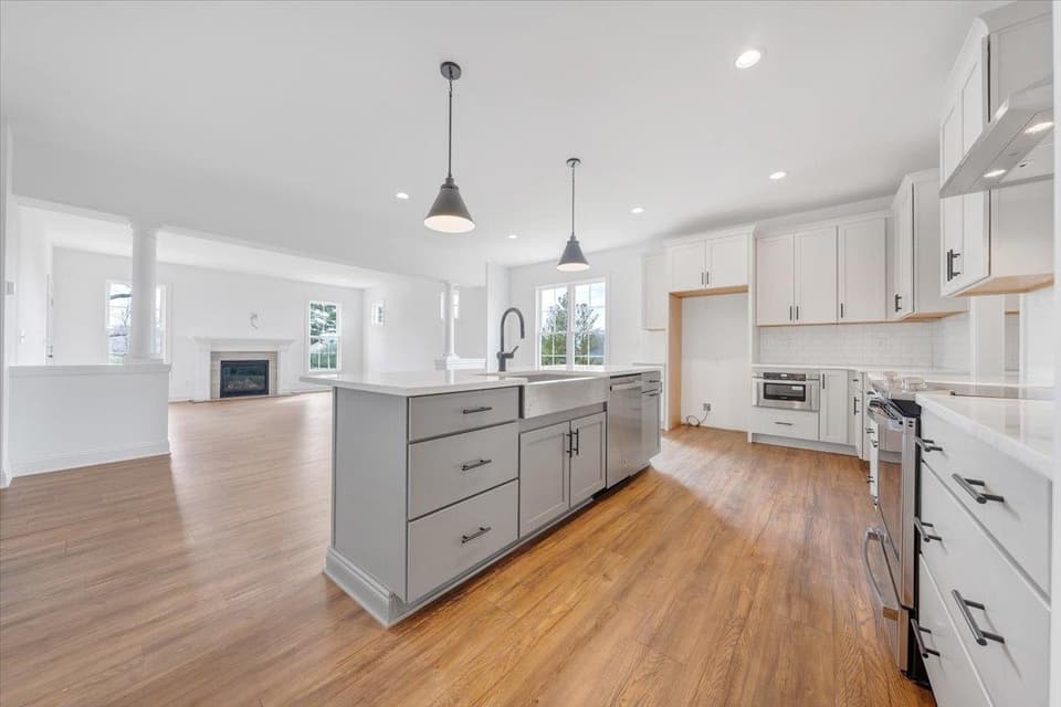 1027 Round Meadow Drive, photo 10 of 40