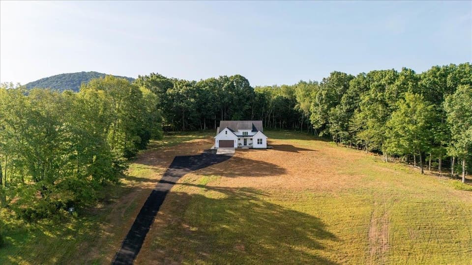 4480 Fairview Drive, photo 4 of 36