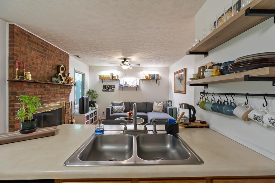 705 Colhoun Street NE, photo 21 of 40