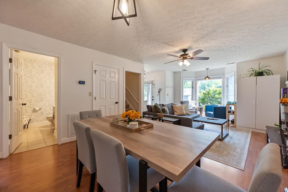 705 Colhoun Street NE, photo 16 of 40
