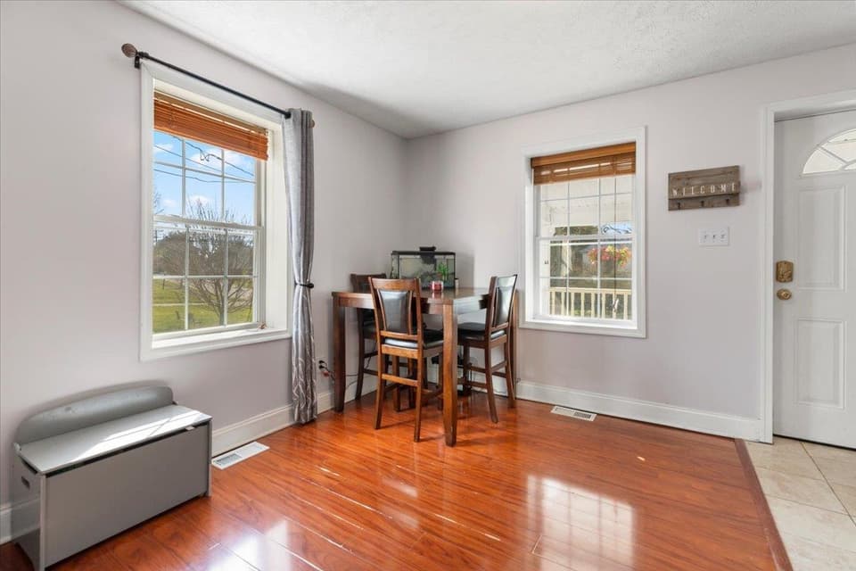 619 E Main Street, photo 11 of 40