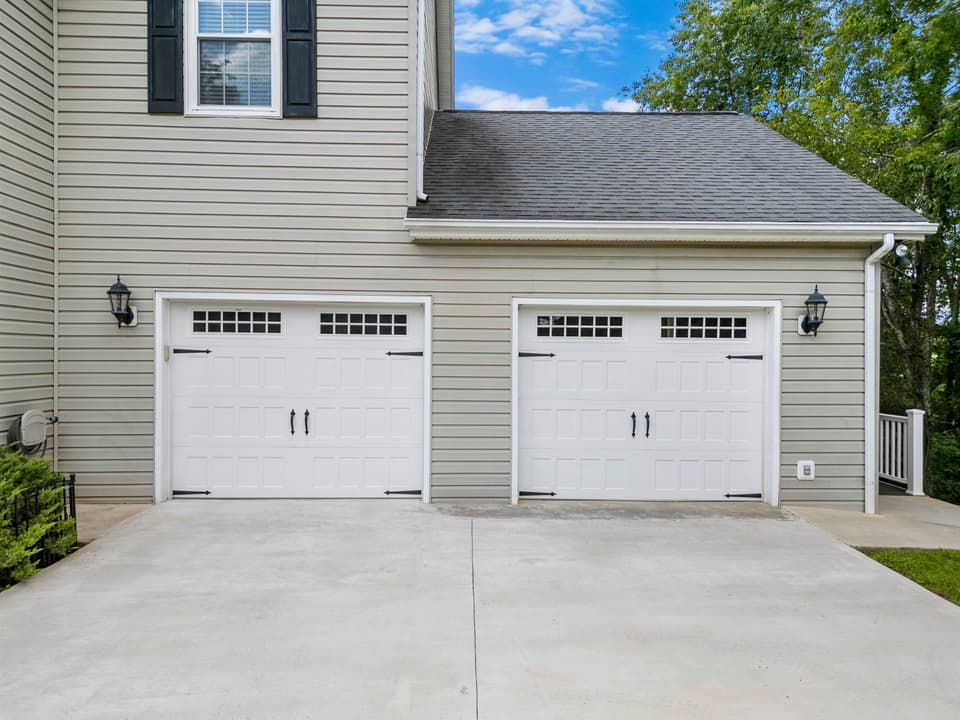 2285 Lubna Drive, photo 8 of 40
