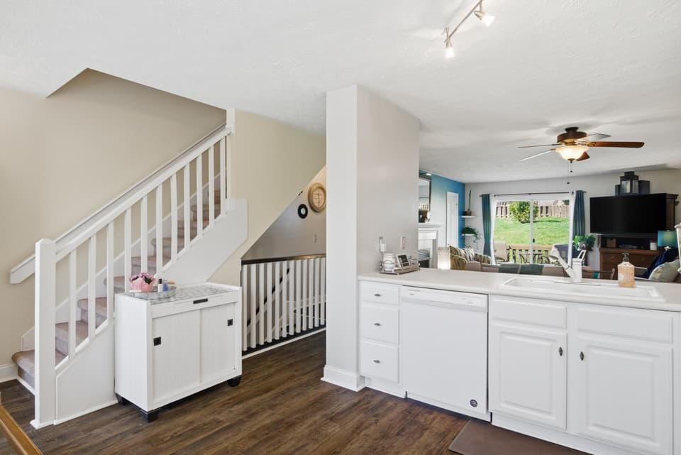 1270 Orange Leaf Court, photo 13 of 34