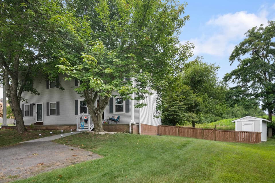 395 Warren Street, photo 3 of 40