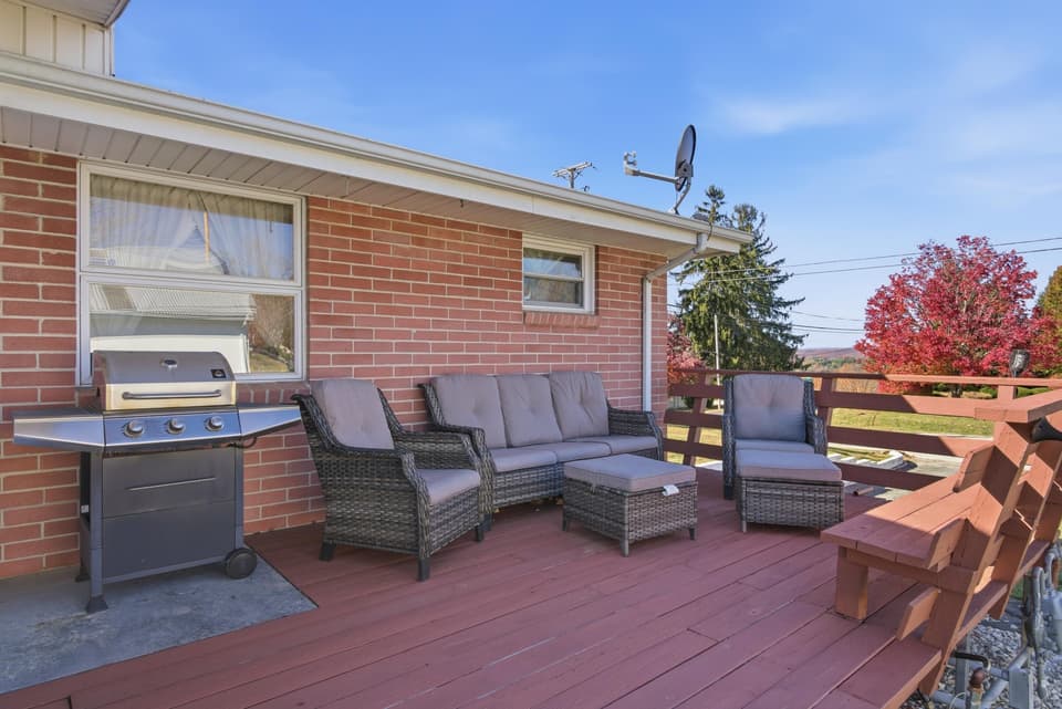 380 Clearview Drive, photo 5 of 40