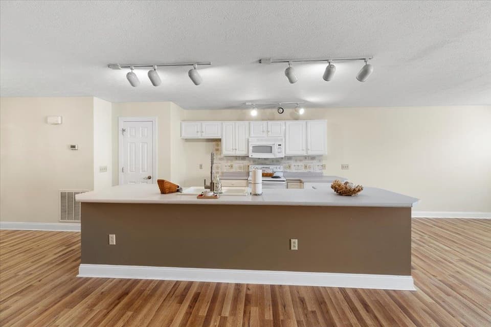 360 Gold Leaf Drive, photo 21 of 40