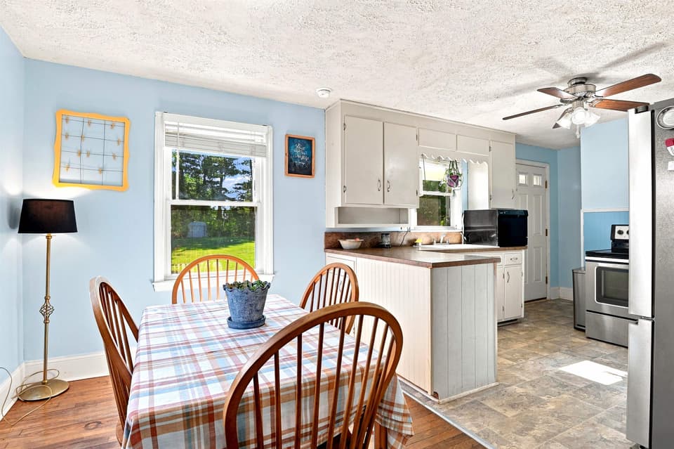 105 Ellett Drive SE, photo 10 of 37