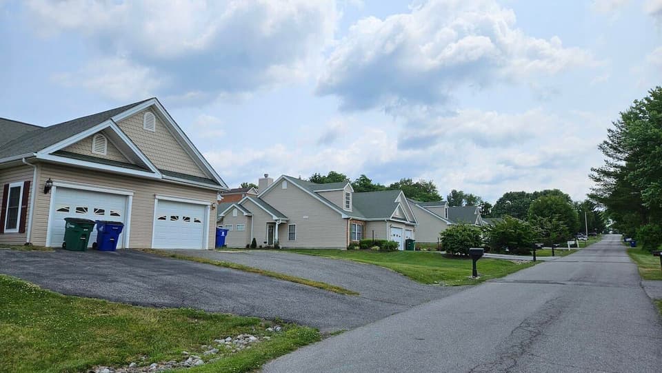 1043 Elk Drive, photo 8 of 10