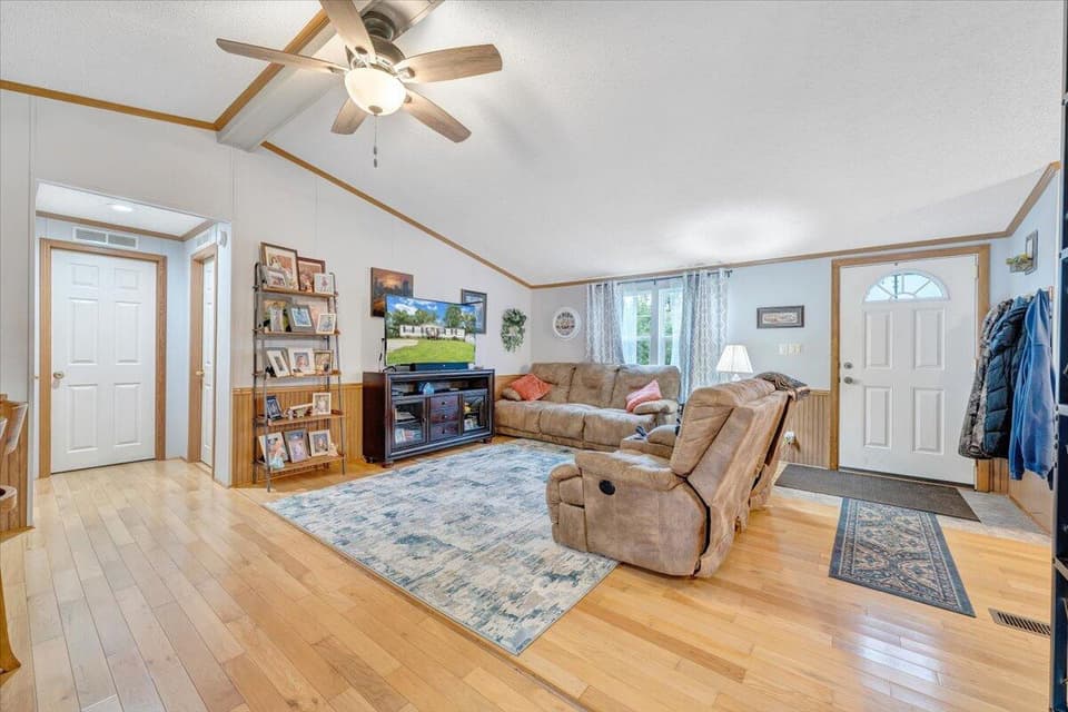 963 Magnolia Ln, photo 12 of 25