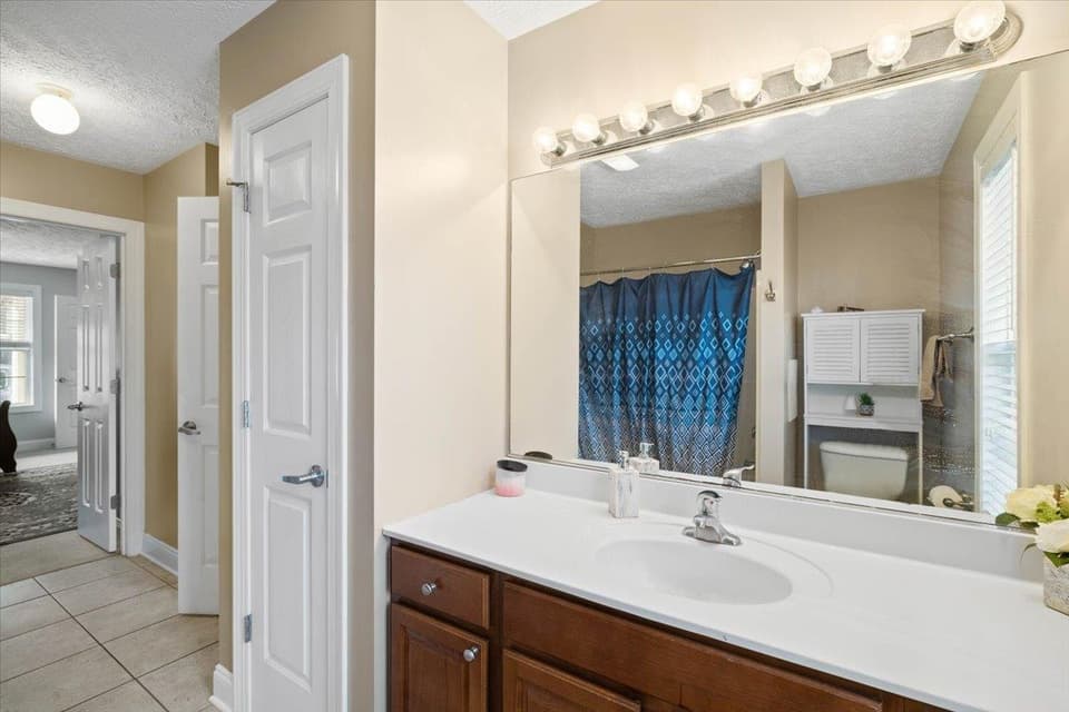 705 Oak Tree Boulevard NW, photo 10 of 31
