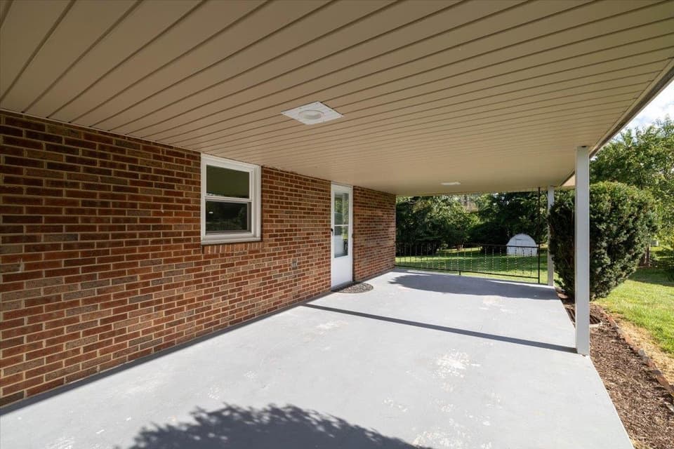 130 Greenway Drive, photo 20 of 30