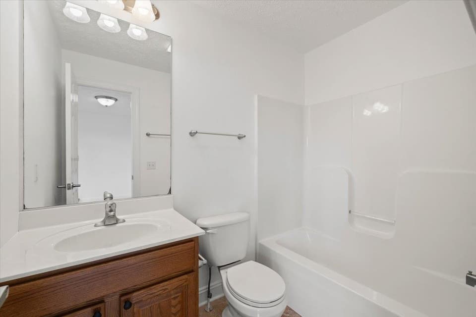 115 Kitty Lane, photo 13 of 32