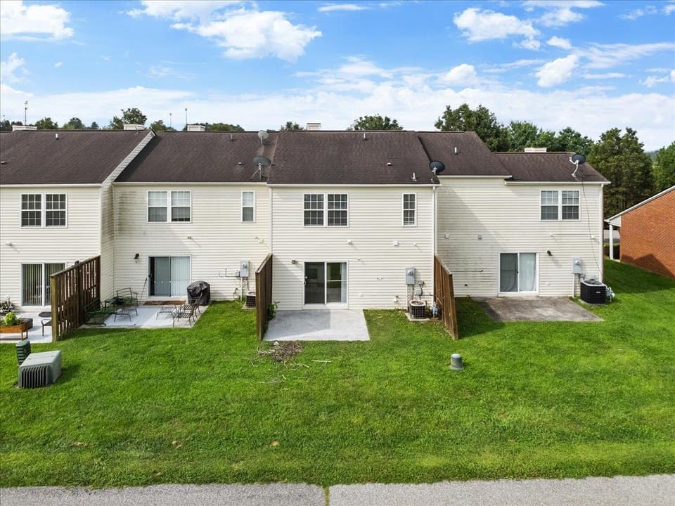 300 Willow Oak Drive, photo 32 of 40