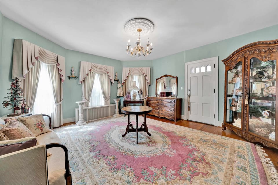 115 Lester Street, photo 9 of 40