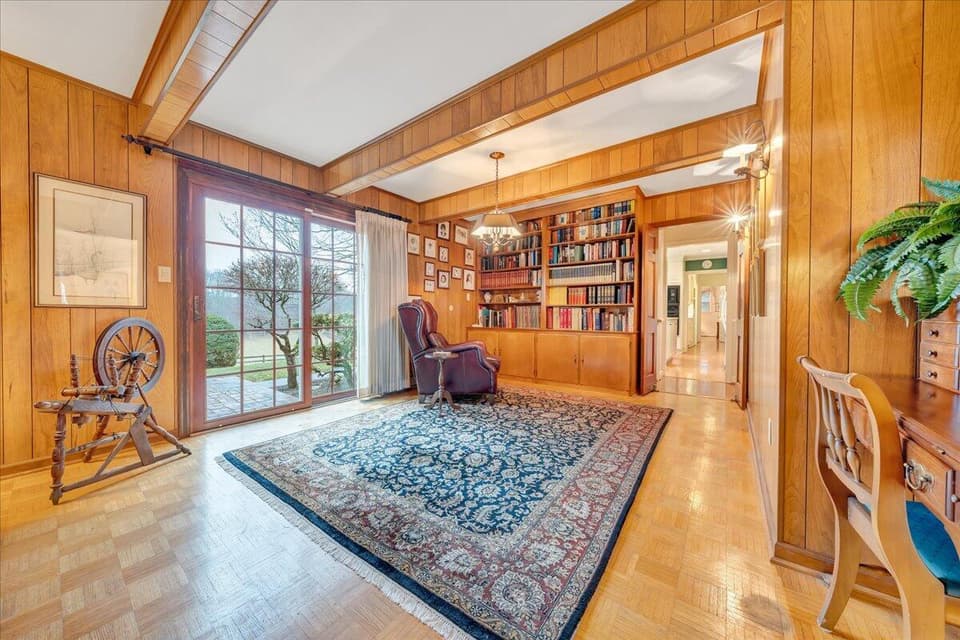 570 Summitridge Rd SW, photo 14 of 36