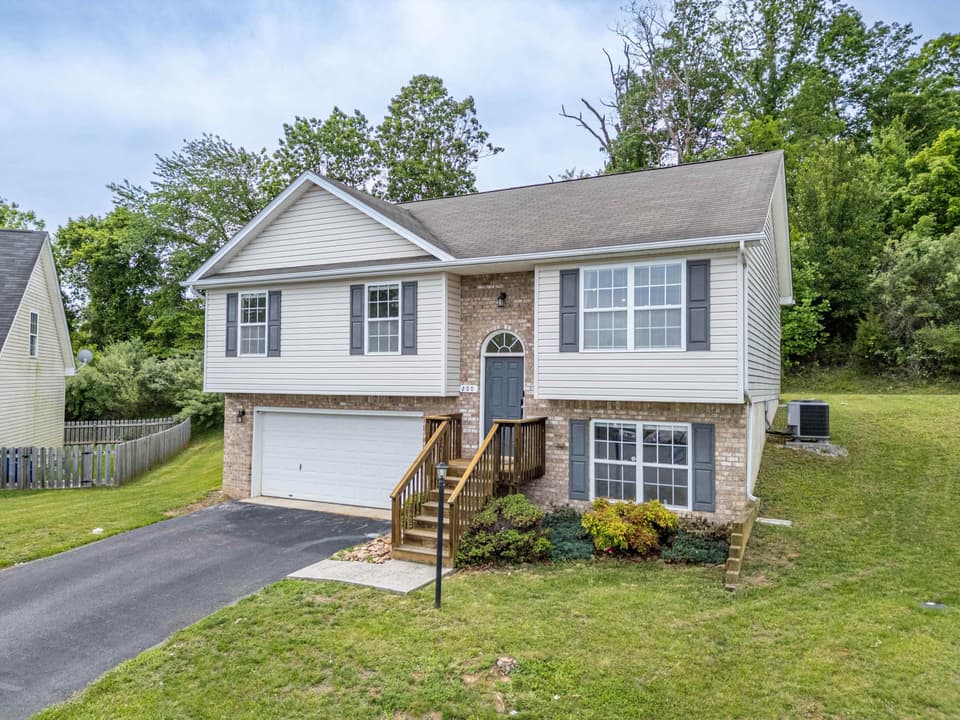 200 Wistaria Drive, photo 28 of 34