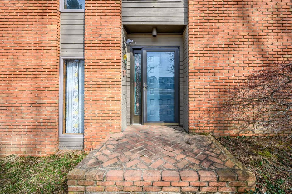1138 Round Meadow Drive, photo 9 of 40