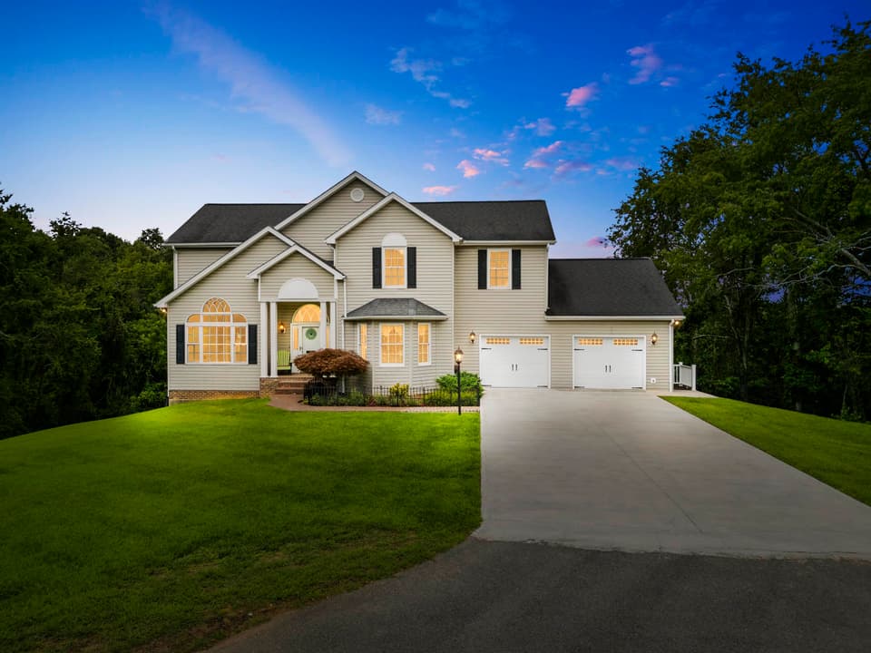 2285 Lubna Drive, photo 3 of 40
