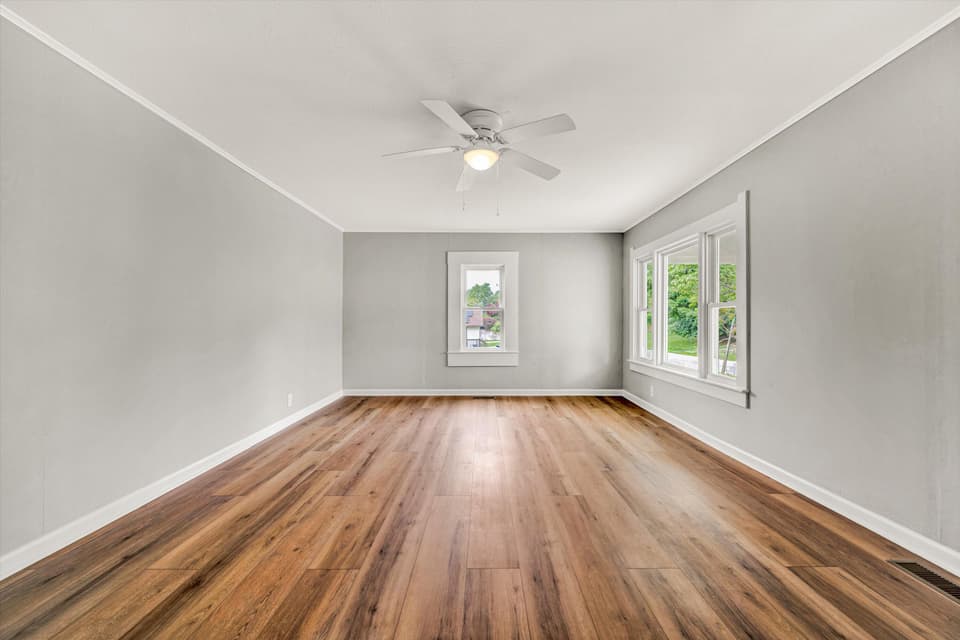 955 Church St NE, photo 8 of 33