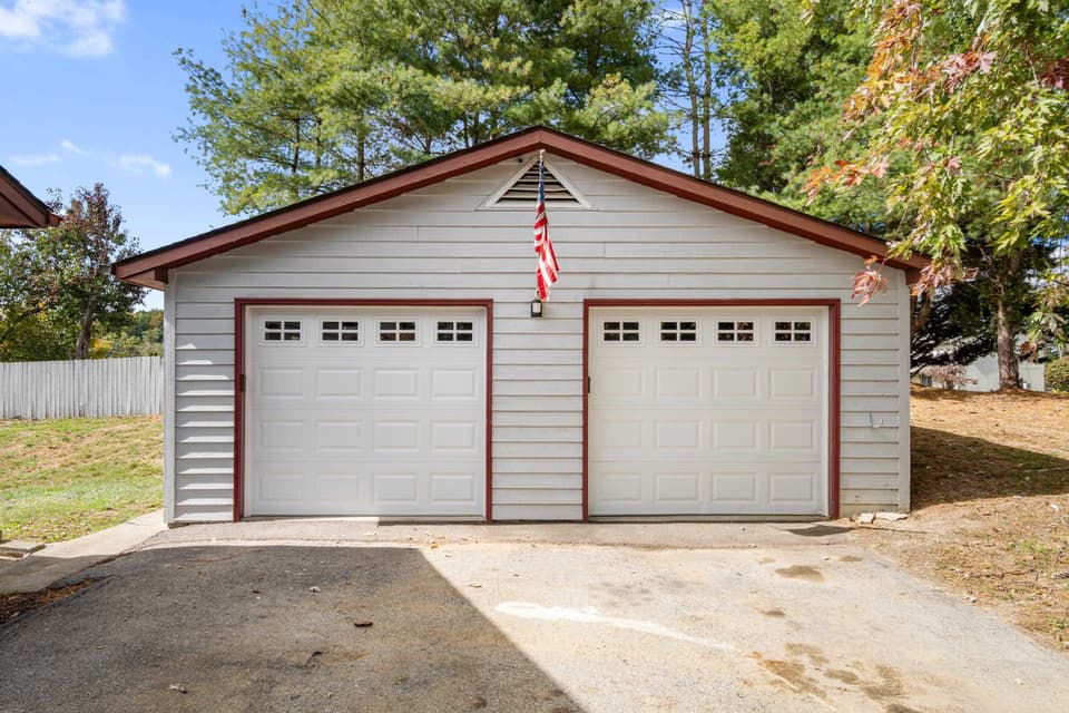 520 Hemlock Street, photo 4 of 40