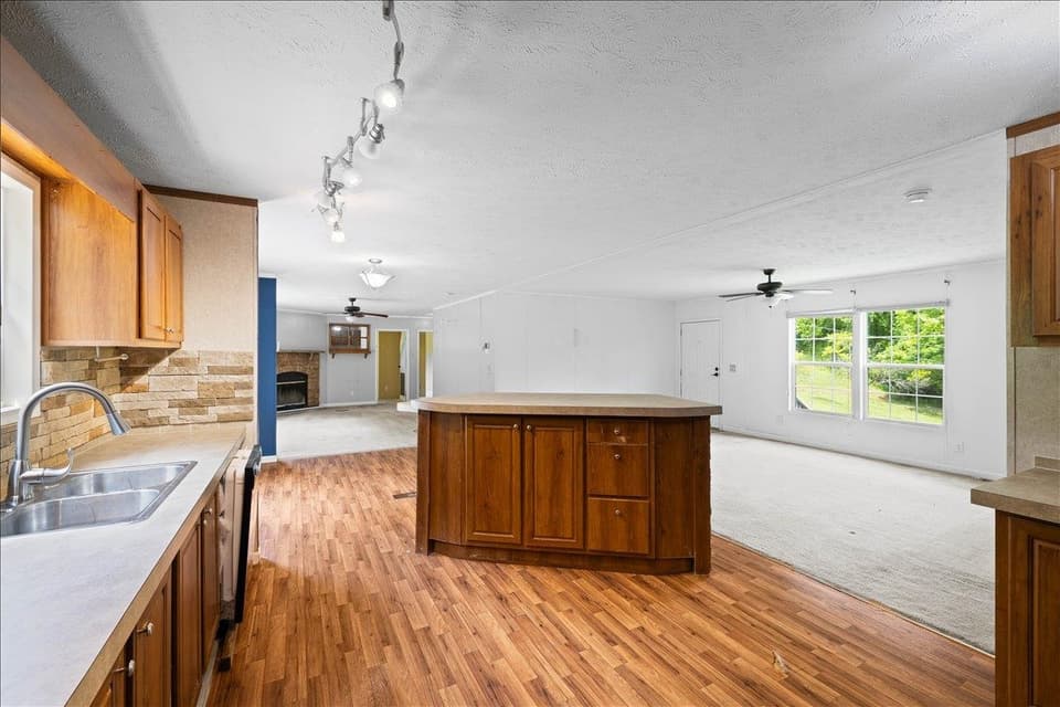 655 Peachtree Hill, photo 8 of 33