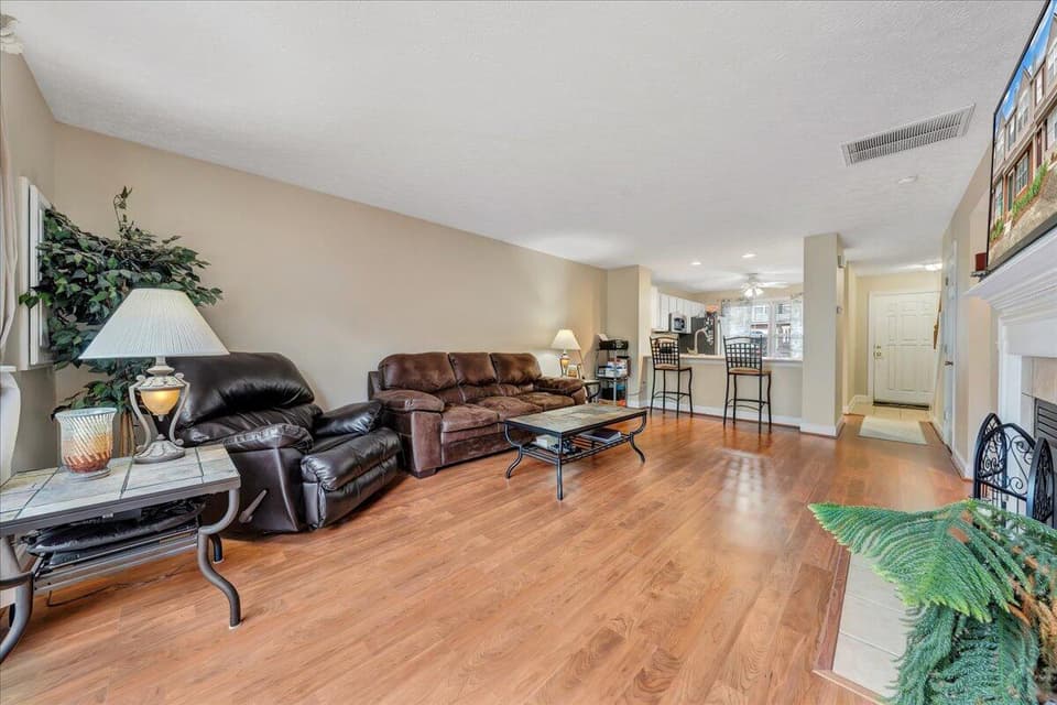 150 Blue Leaf Dr NW, photo 3 of 15