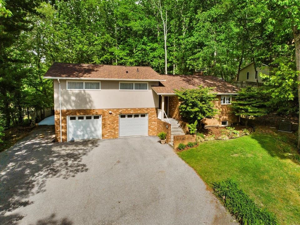 300 Tomahawk Drive, photo 6 of 40