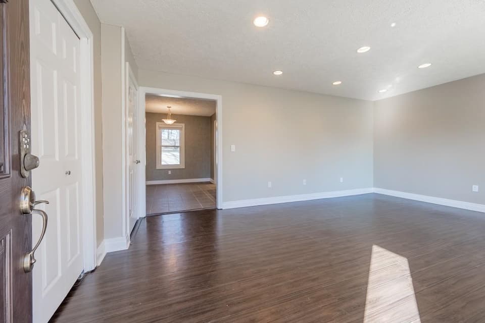 640 Lyle Lane, photo 9 of 40