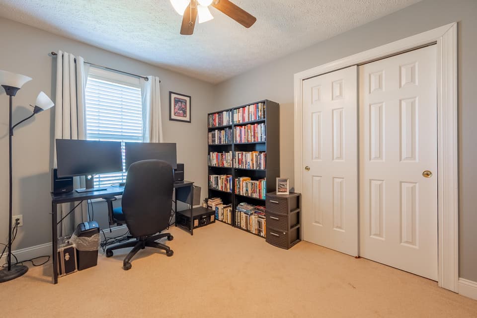 325 Oaktree Boulevard, photo 26 of 35