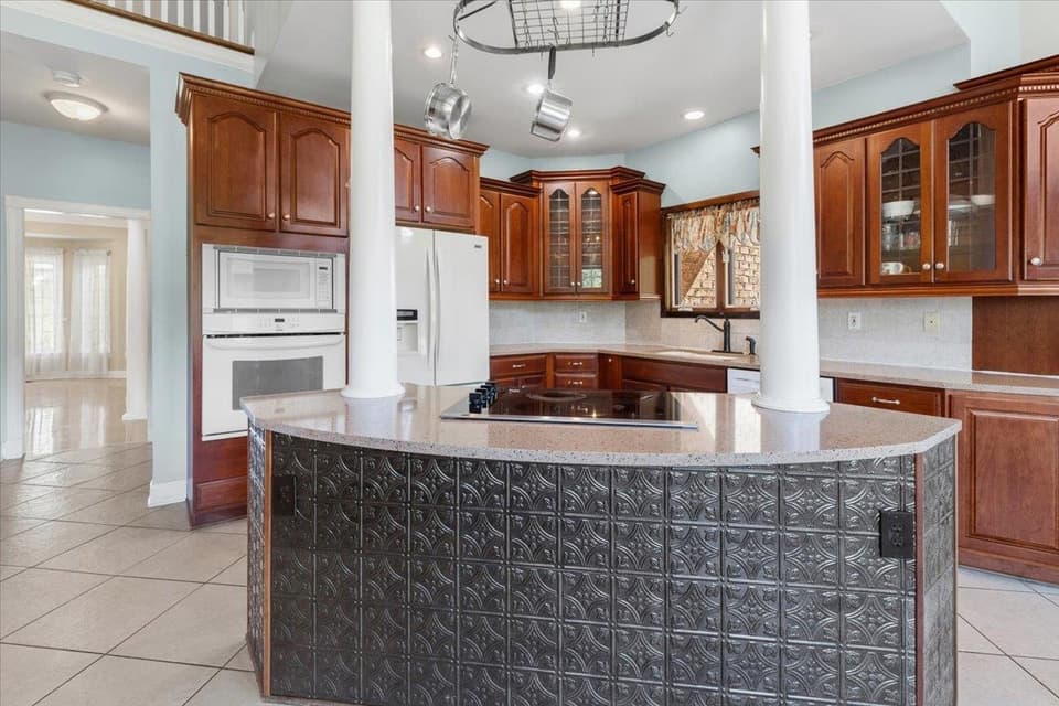 2251 Lake Vista Drive, photo 11 of 40