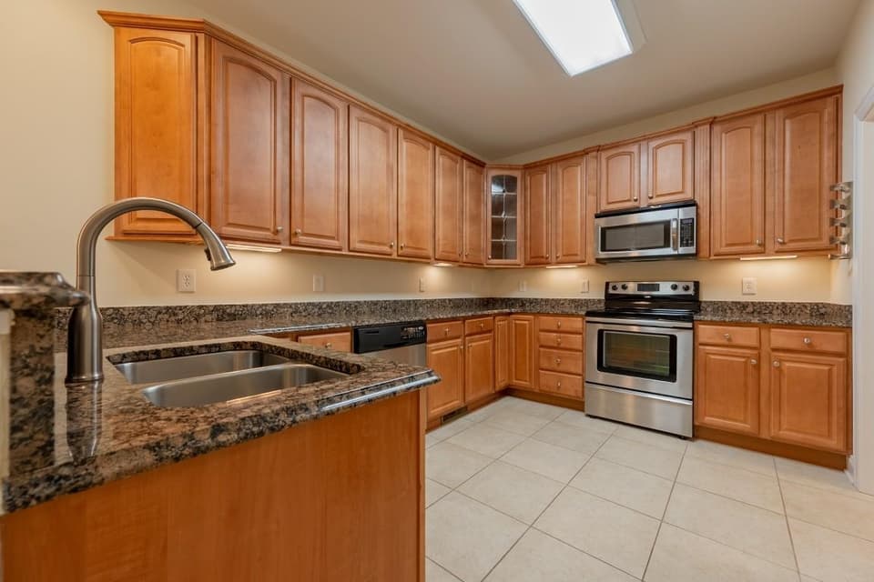 90 Phoenix Boulevard, photo 15 of 40