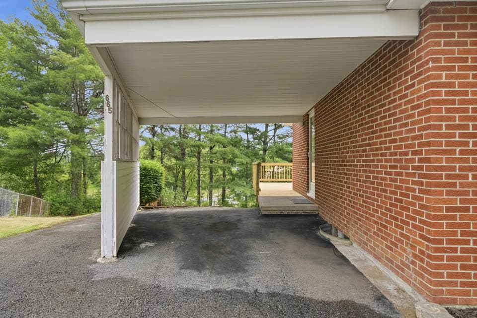 665 Betty Drive, photo 5 of 39