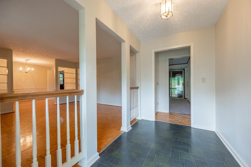 1245 Chestnut Drive, photo 6 of 40