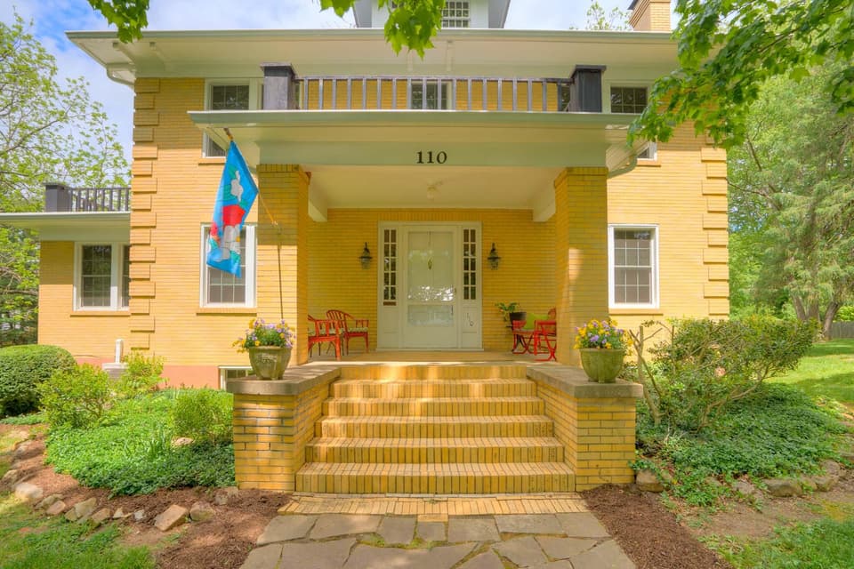 110 E Main Street, photo 5 of 37