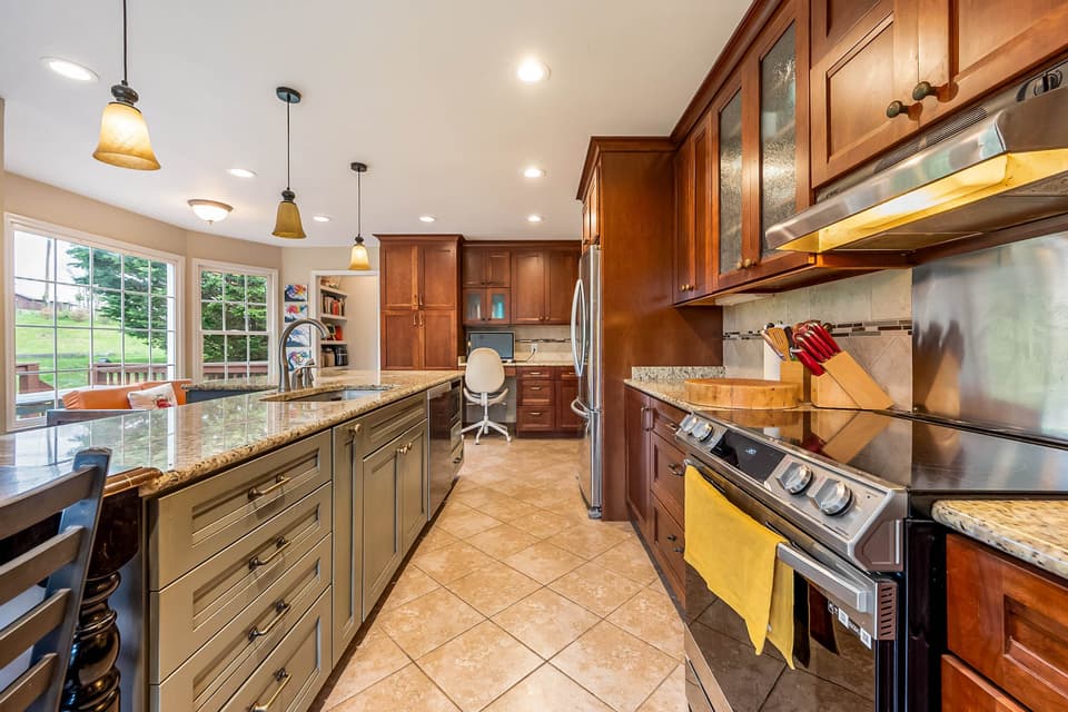 2240 Yellow Sulphur Road, photo 17 of 40