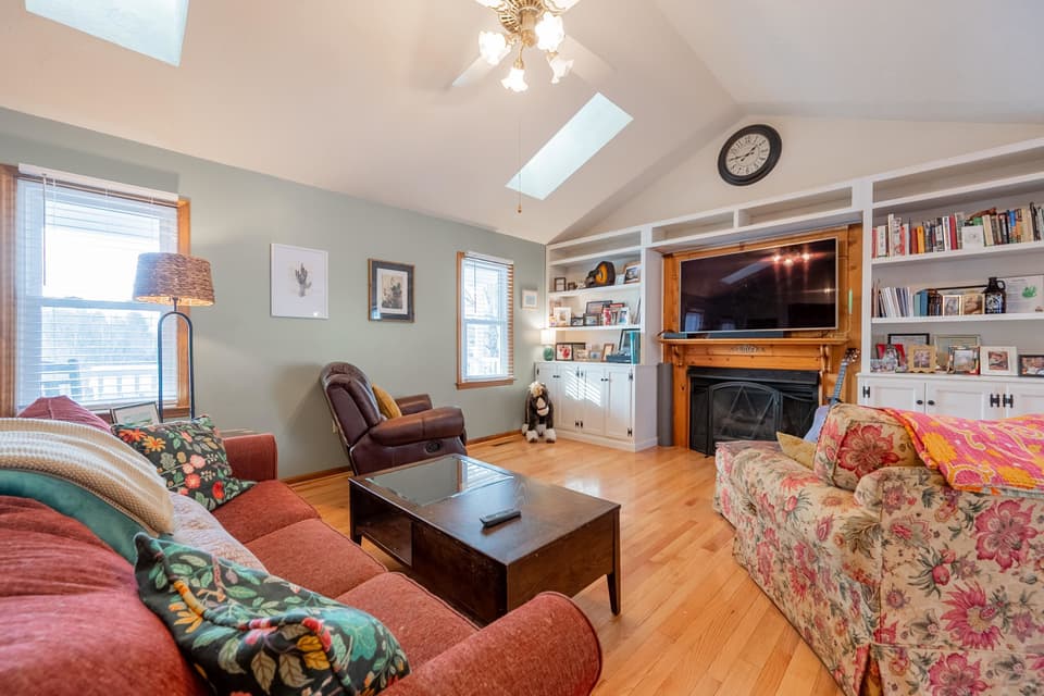 225 Pelham Lane, photo 11 of 40