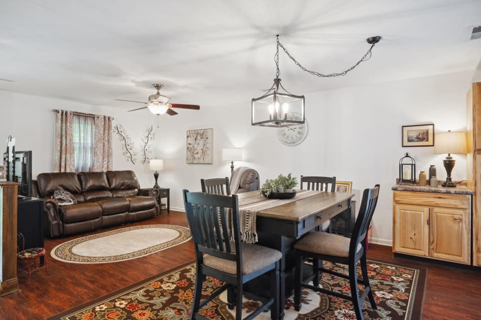 189 Pine Hollow Road, photo 8 of 28