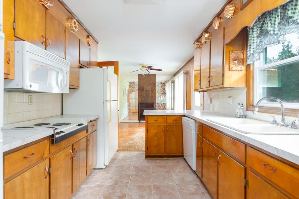 345 Maple Drive, photo 12 of 40