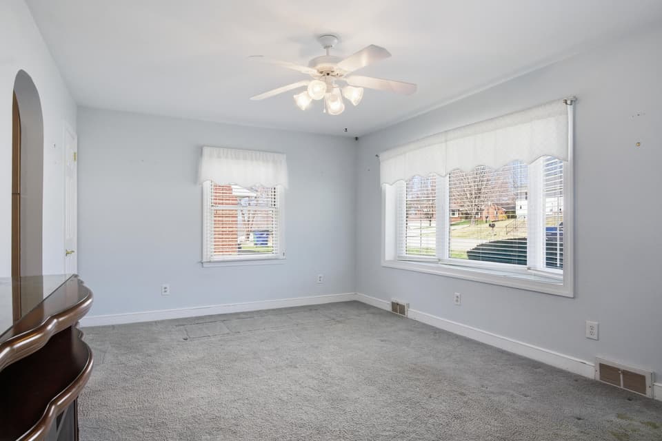 205 Roundhill Drive, photo 20 of 40