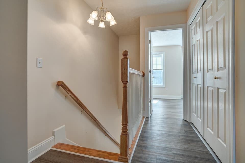 825 Oaktree Boulevard, photo 21 of 32
