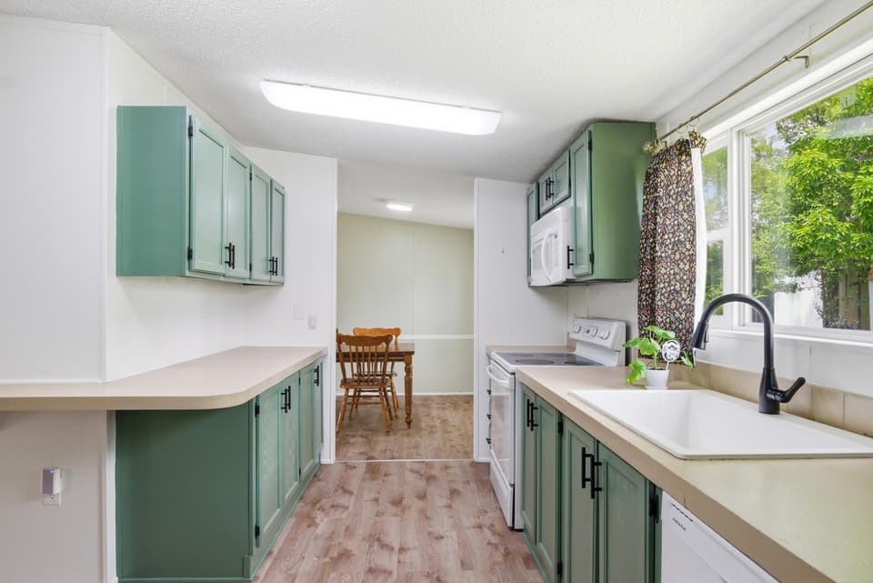 670 Liberty Street NE, photo 18 of 38