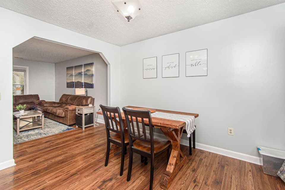 595 Tarrytown Road, photo 19 of 33