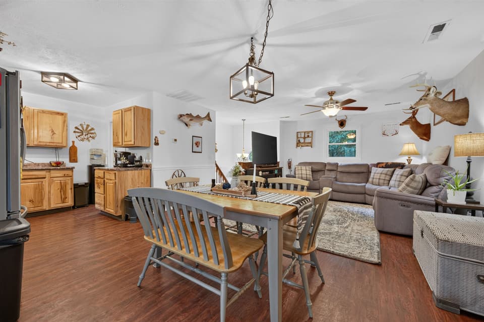 189 Pine Hollow Road, photo 9 of 40