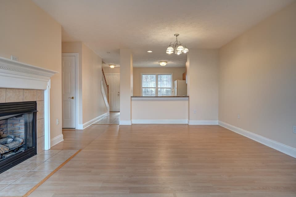 825 Oaktree Boulevard, photo 19 of 32