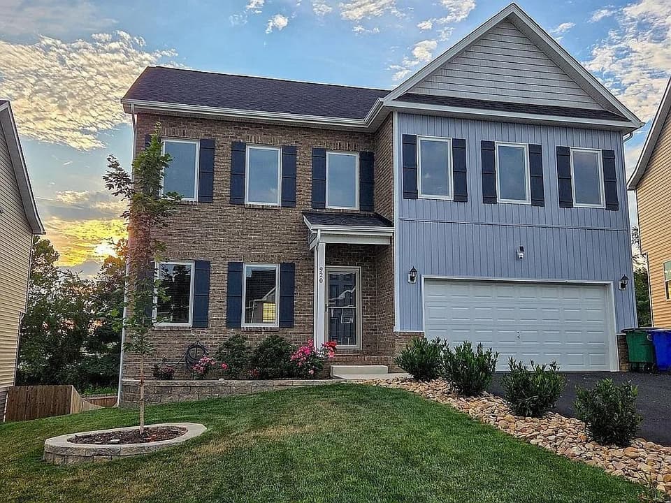 920 Holland Loop NW, photo 2 of 19