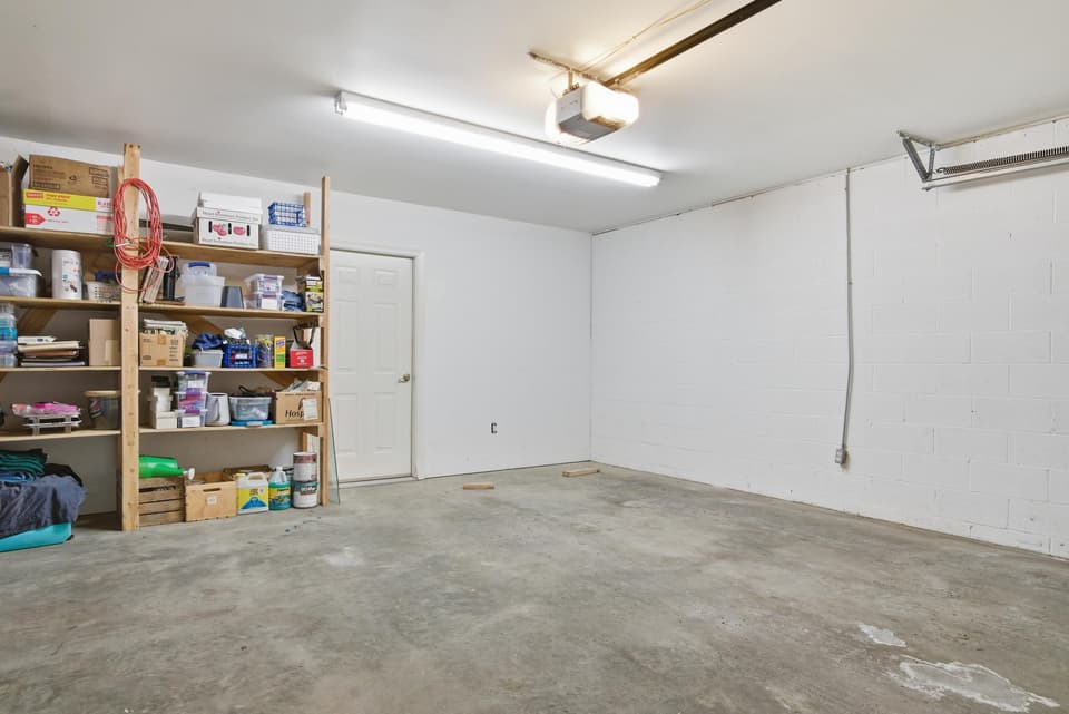 585 Silver Leaf Drive, photo 7 of 39